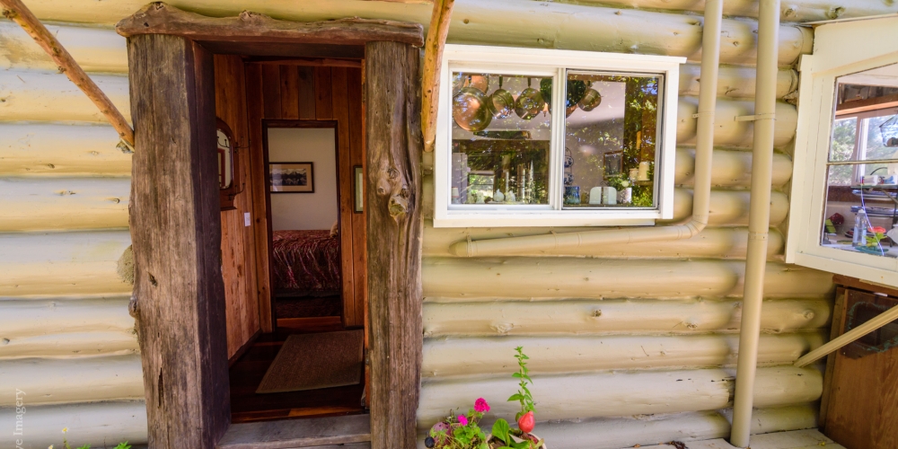 Bungalow Front door0