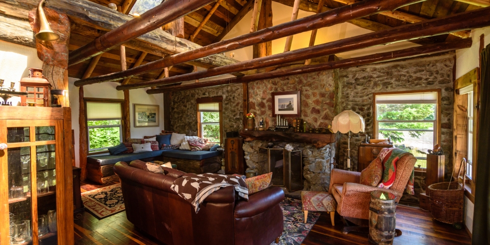 Bungalow Living Room0